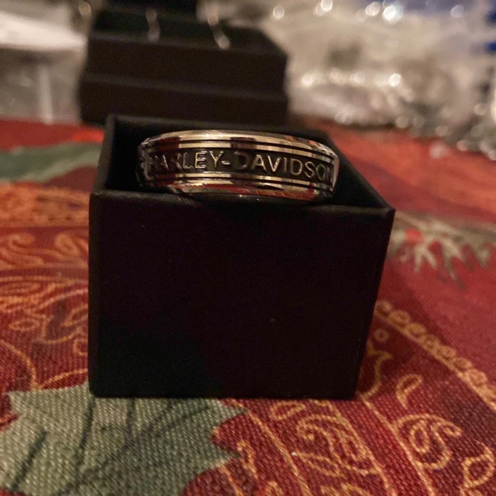 L- HD Mens Rings - Picture 5 of 6